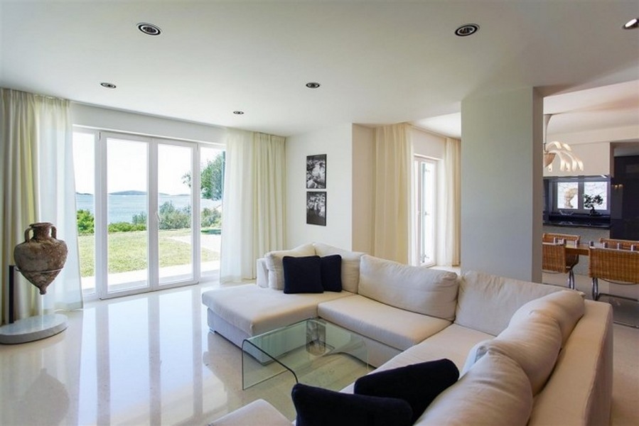 Světlé a otevřené pokoje s nábytkem