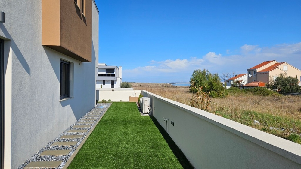 Zadní část vily H2640 v Chorvatsku - Panorama Scouting.