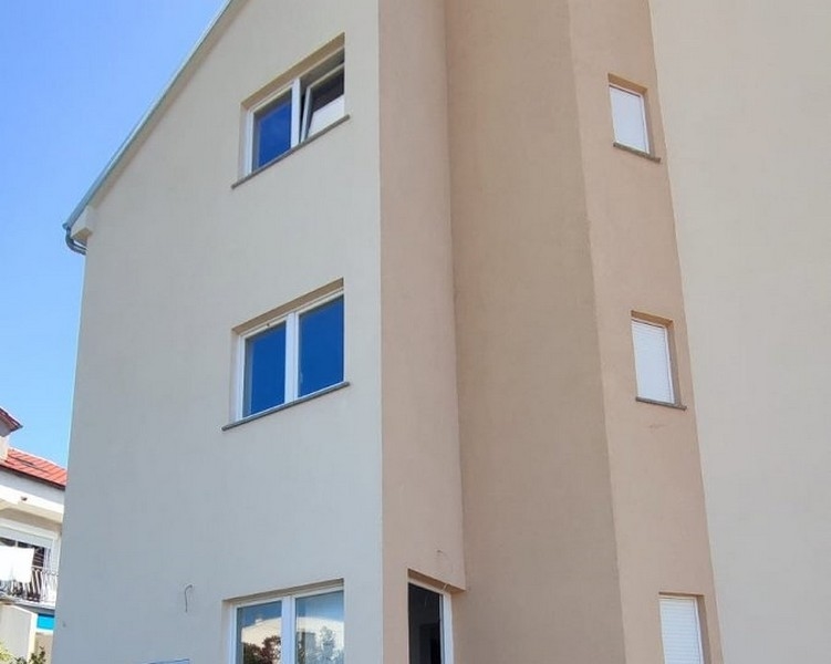 Dům s několika byty na prodej v Šibeniku, Chorvatsko - Panorama Scouting.