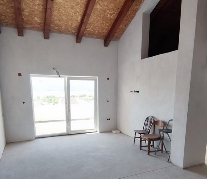 Pohled na nedokončenou půdu nemovitosti H2647.