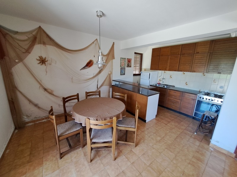 Jídelna a kuchyně objektu H2648 v Chorvatsku - Panorama Scouting.