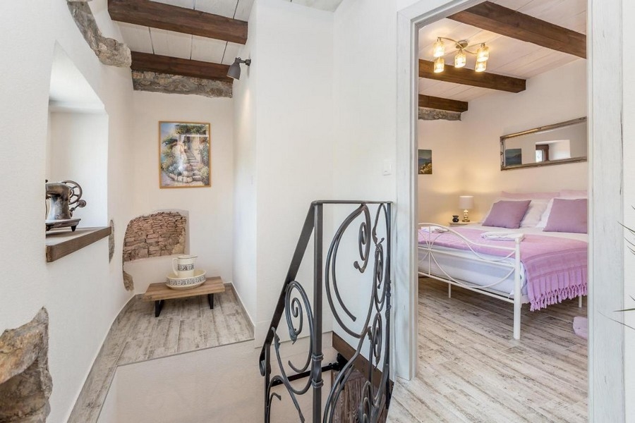 Horní patro s výhledem do ložnic.