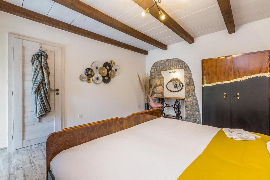 Manželská postel domu H2661 v Chorvatsku - Panorama Scouting.