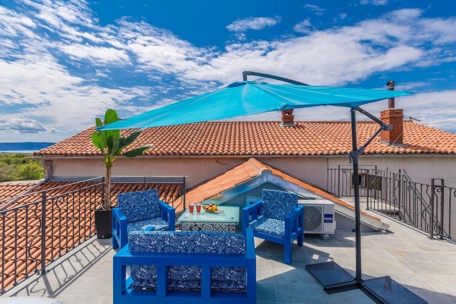 Střešní terasa domu H2661, který je na prodej v Chorvatsku - Panorama Scouting.