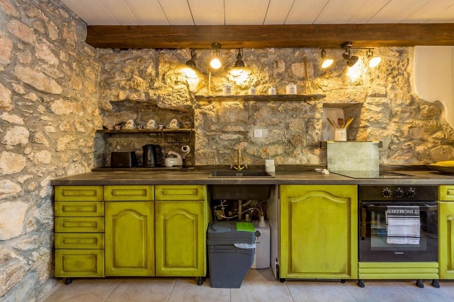 Středomořská kuchyně v rustikálním venkovském stylu - Panorama Scouting H2661 v Chorvatsku.