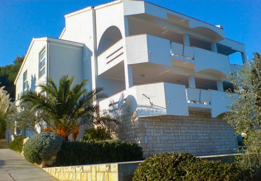 Dům s několika apartmány u moře, Chorvatsko.