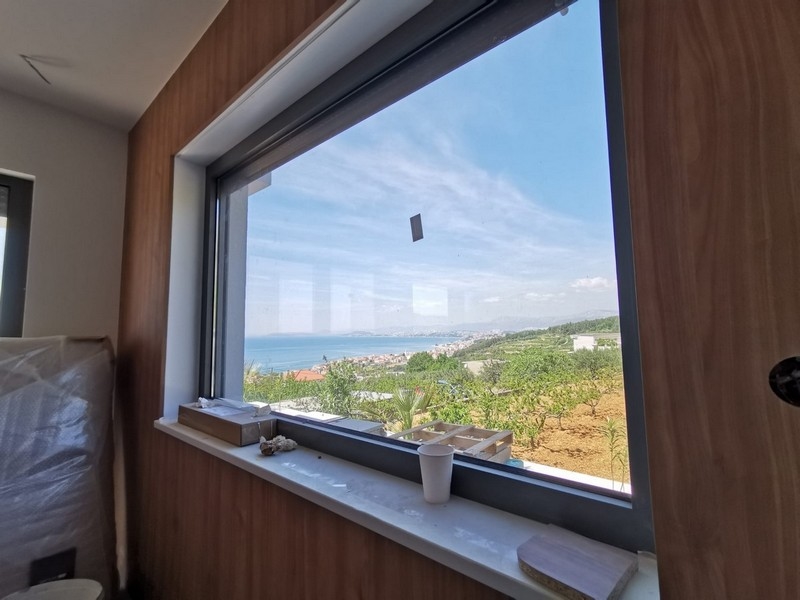 Výhled na moře a na město.