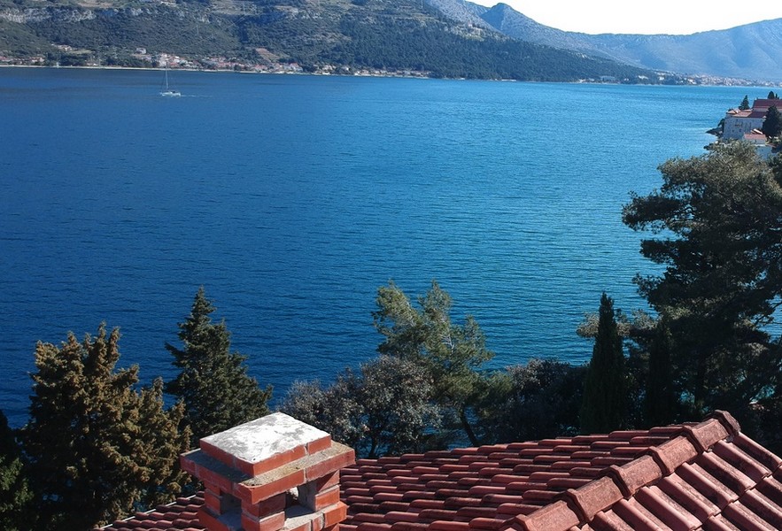 Výhled na moře z podkroví domu H2685, ostrov Korčula, Chorvatsko.