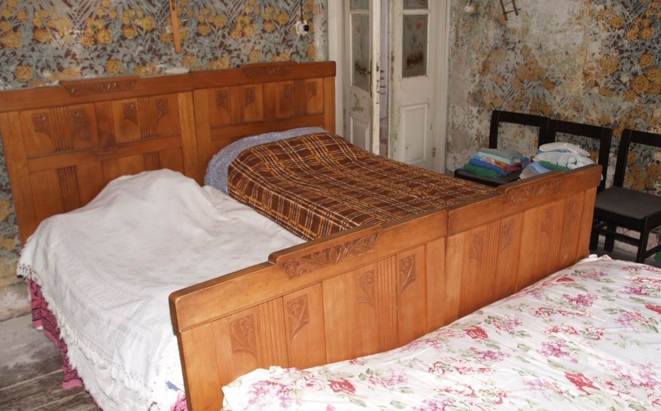 Ložnice starého městského domu v Chorvatsku H2688 v Korčule.