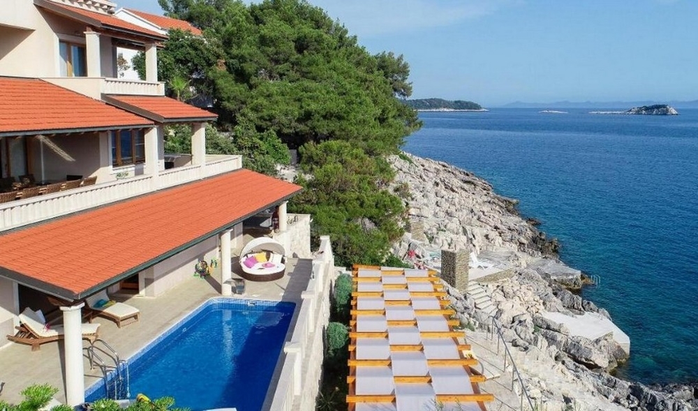 Nemovitosti v 1. řadě k moři v Chorvatsku - Panorama Scouting H2689 na Korčule.