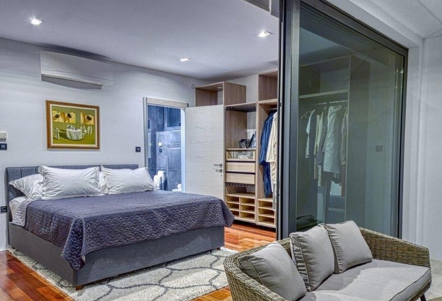 Moderní a luxusní ložnice vily H2690 v Chorvatsku - Panorama Scouting.