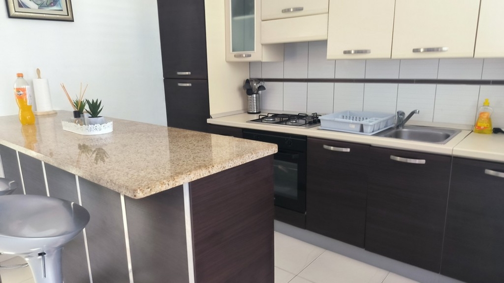 Kuchyně s moderním nábytkem.