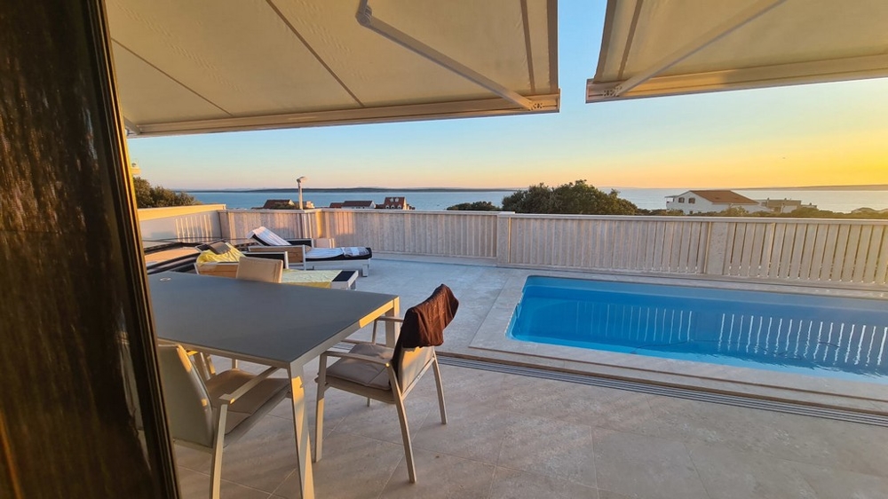 Výhled na moře nemovitosti H2724, nabízené k prodeji v Mandre, Chorvatsko.