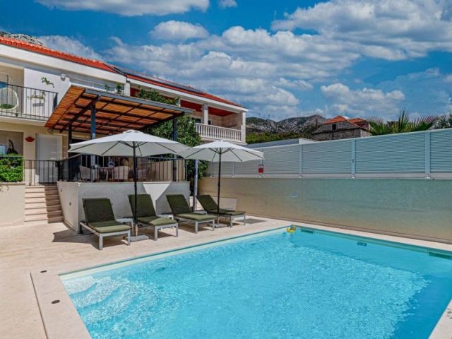 Dům se zahradou a krásným výhledem - Panorama Skauting