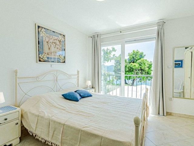 Plně zařízené ložnice