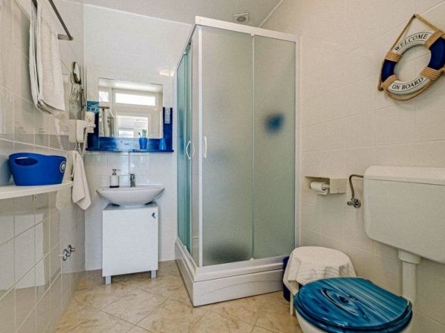 Koupelna se sprchovým koutem