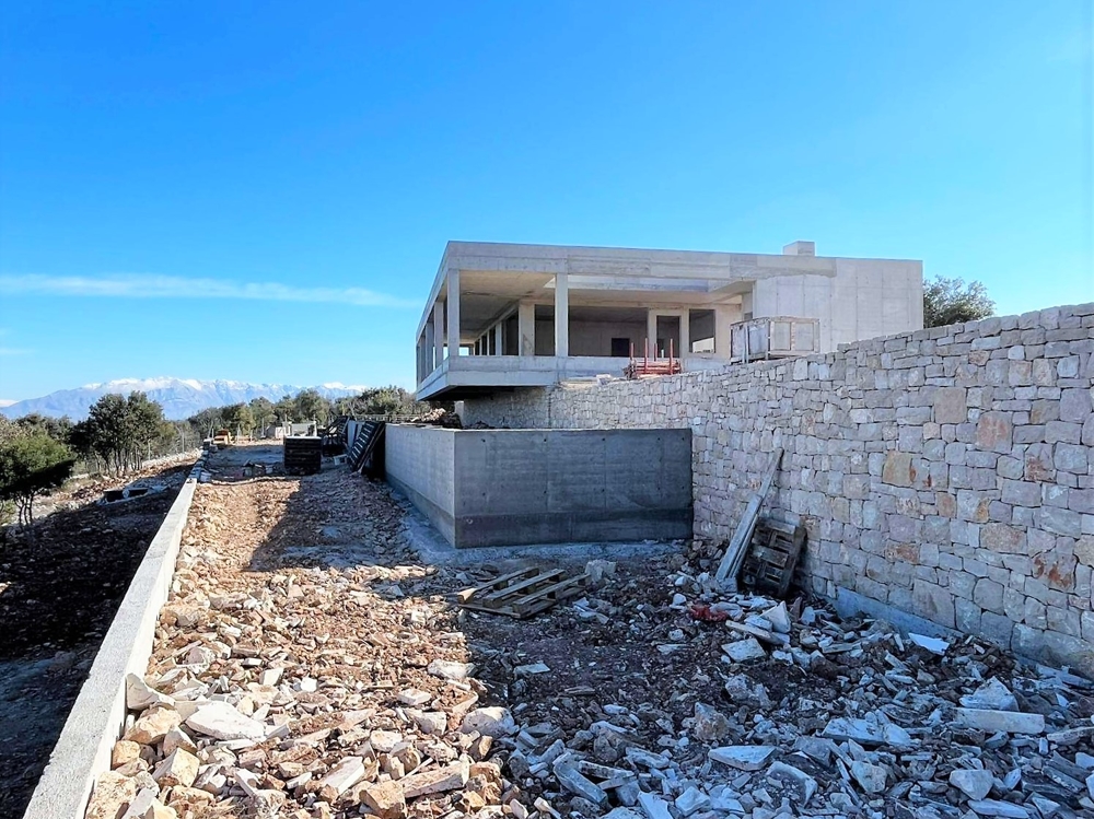 Skvělá nemovitost se společným bazénem a garáží