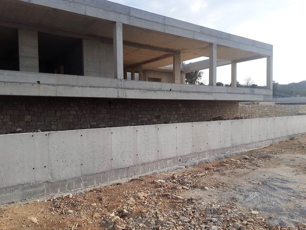 Dům s garáží na ostrově Brač