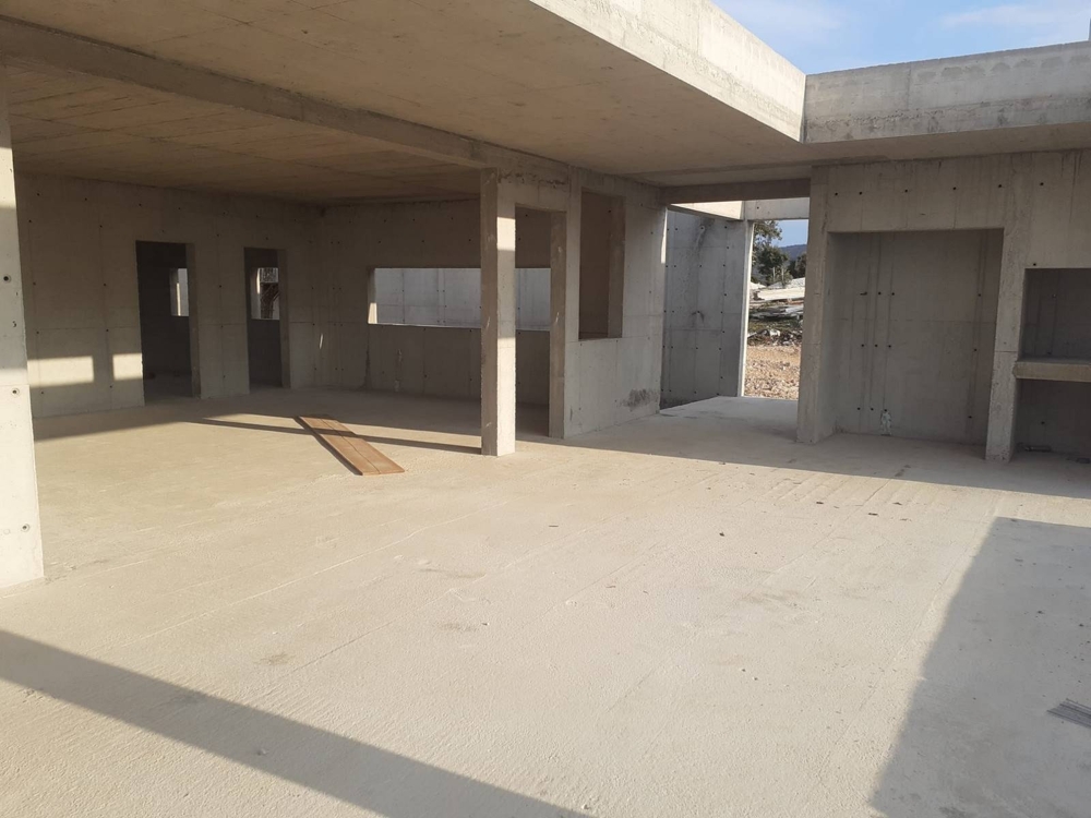 Prodám hlavní dům a dům pro hosty k dokončení v Brači