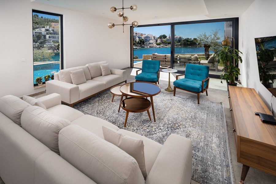 Obývací pokoj s výhledem na moře