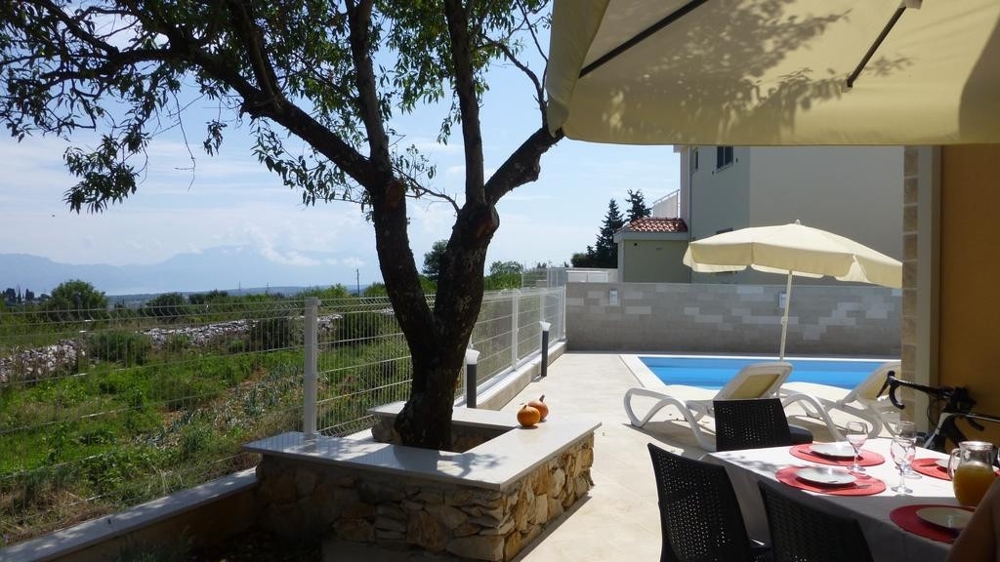 Moderně zařízená kuchyně a kompletní vybavení