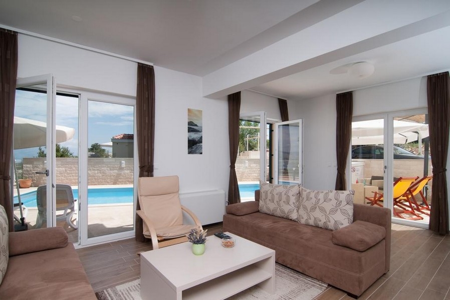 Světlé a otevřené pokoje s velkými okny