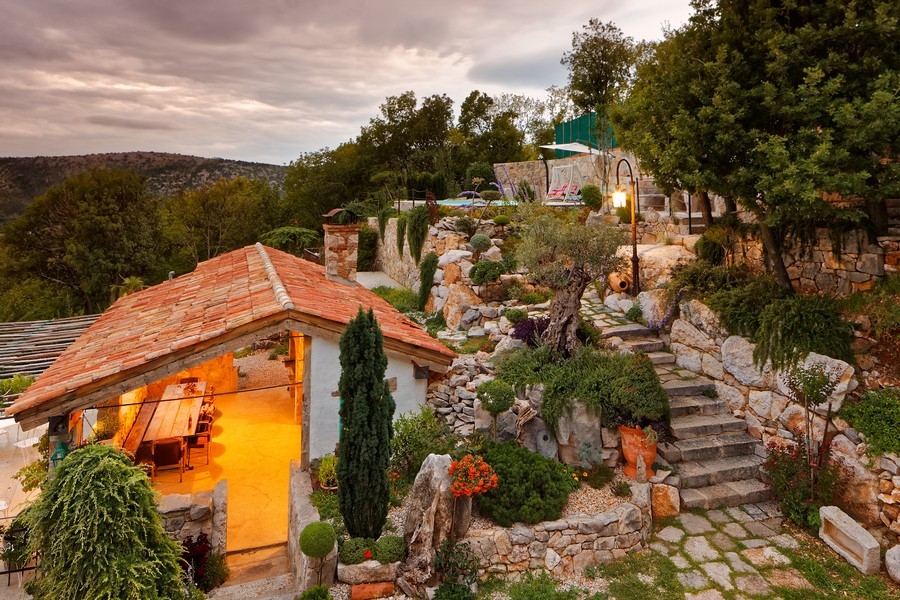 Nemovitost s pozemkem o rozloze cca 4 300 m² a výhledem na moře