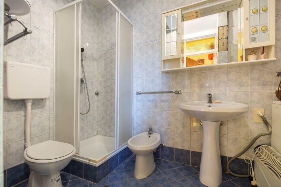 Koupelna se sprchovým koutem