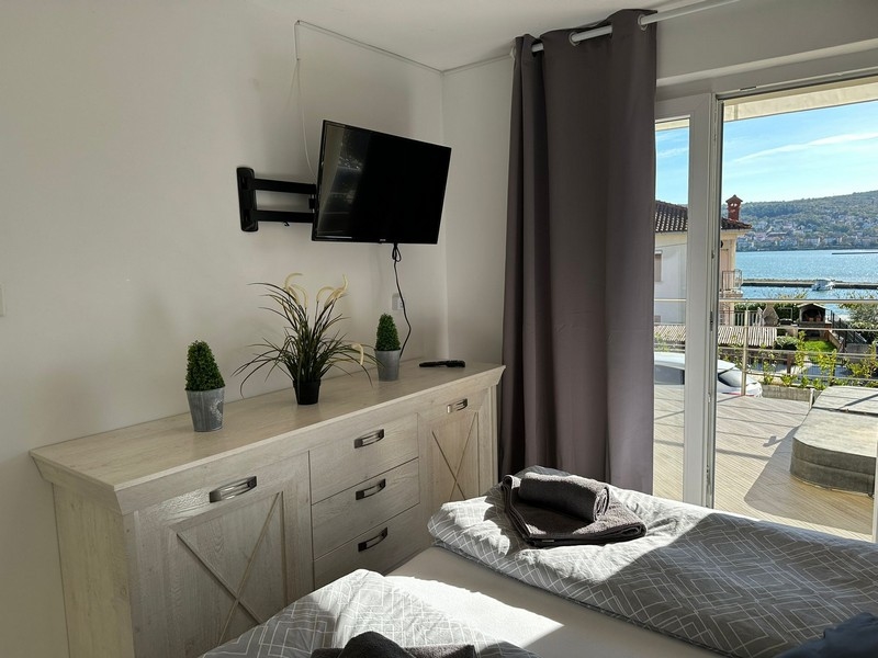 Ložnice se vstupem na terasu s výhledem na moře - H2822