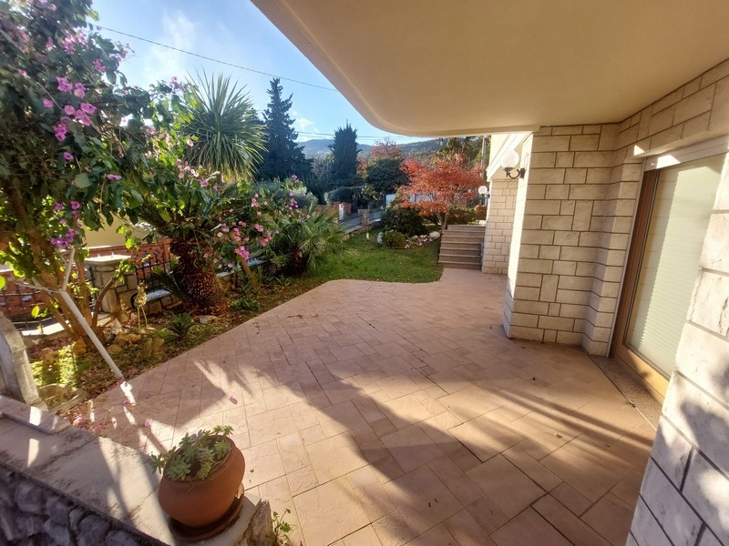 Terasa v přízemí vily H2827 v Lovranu, Chorvatsko - Panorama Scouting.