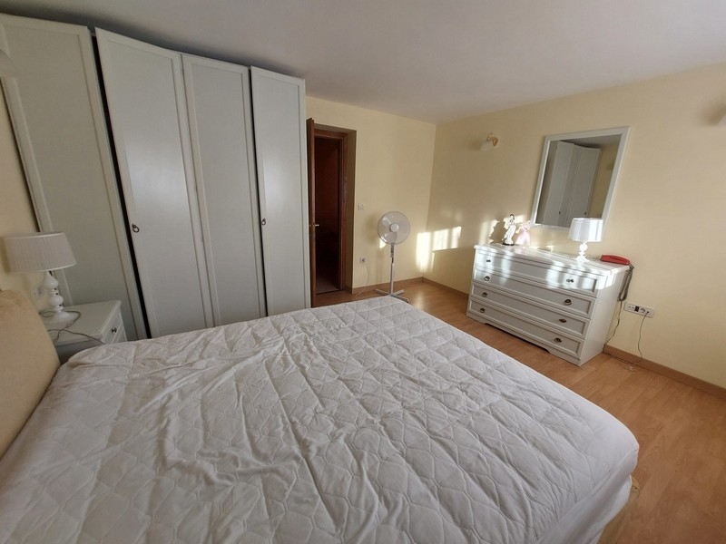 Prostorná ložnice.