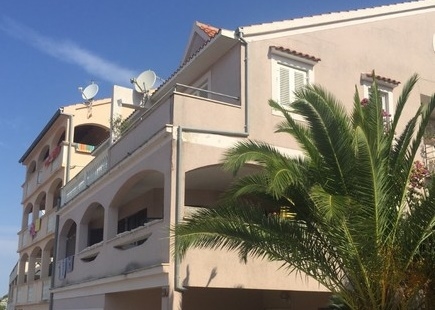 Fasáda činžovního domu v Chorvatsku - investiční příležitost při koupi domu v Chorvatsku