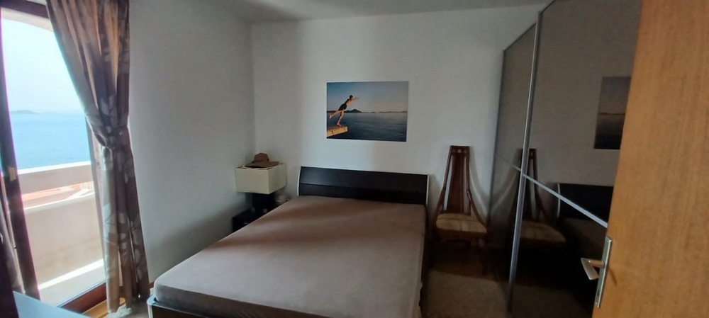 Ložnice s výhledem na moře - kupte si svůj vysněný dům v Chorvatsku