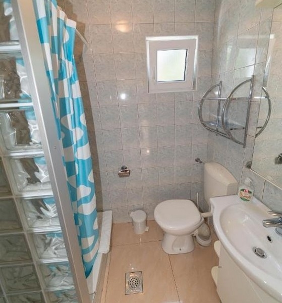 Prostorné koupelny s okny