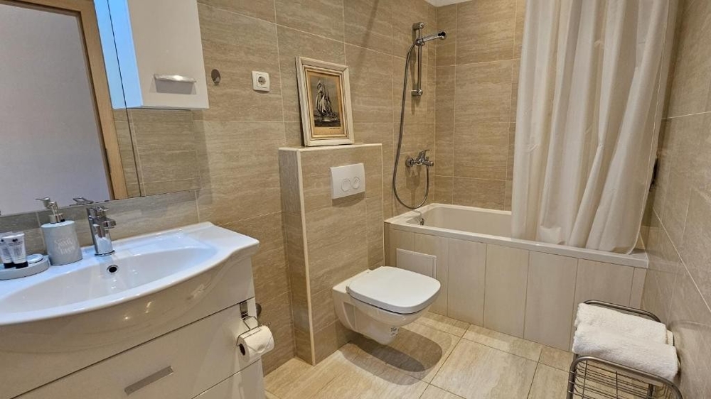 Ložnice se vstupem na balkon