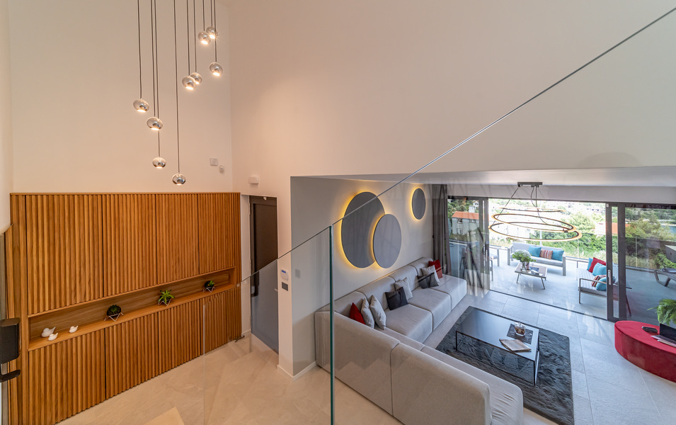 Světlý otevřený koncept obývacích prostor