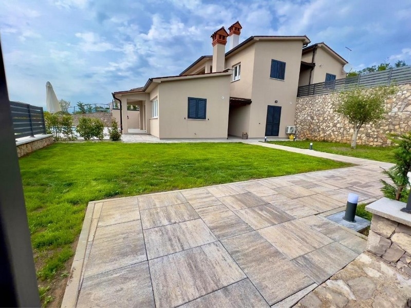 Dům s krásně upravenou zahradou v klidné lokalitě, Labin - Panorama Skauting