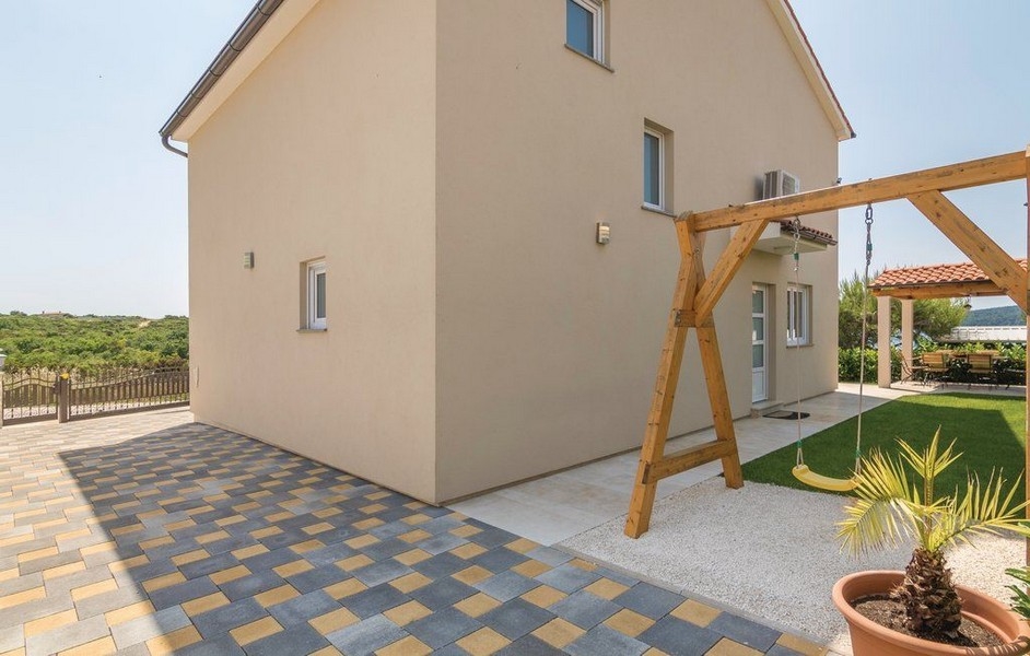 Dům s udržovaným pozemkem - H2867