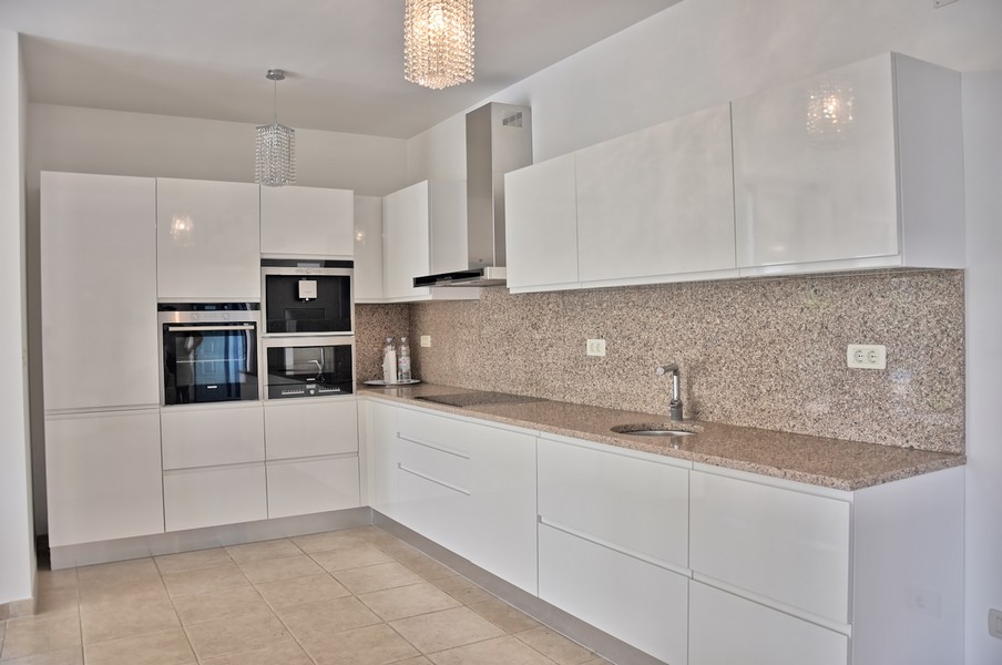 Moderní kuchyně v přímořském domě na Istrii, na prodej.