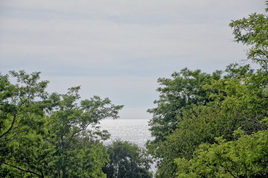 Výhled na moře z domu na Istrii, ideální místo ke koupi.