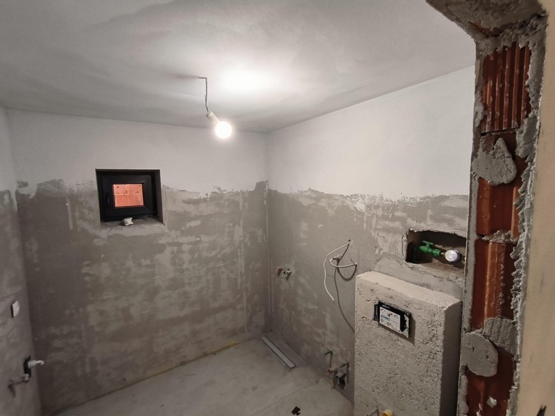 Nedokončený pokoj v nemovitosti v Chorvatsku, připravený k dokončení a návrhu