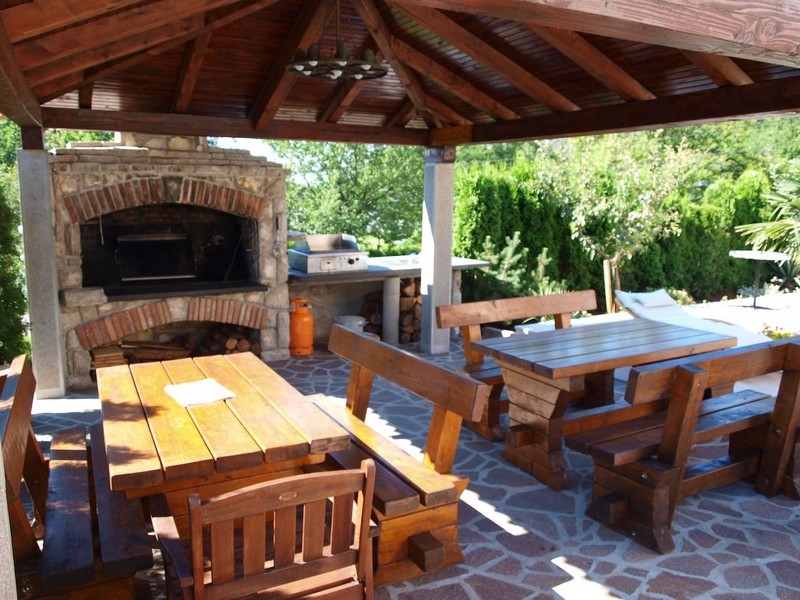 Krytá venkovní jídelna nemovitosti v Chorvatsku