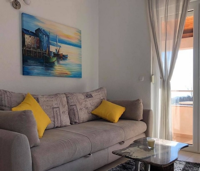 Světlý a vzdušný obývací pokoj v nemovitosti na prodej v Chorvatsku