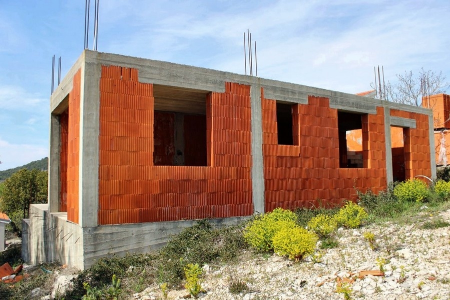 Skořápkový stav vily na Jezerech