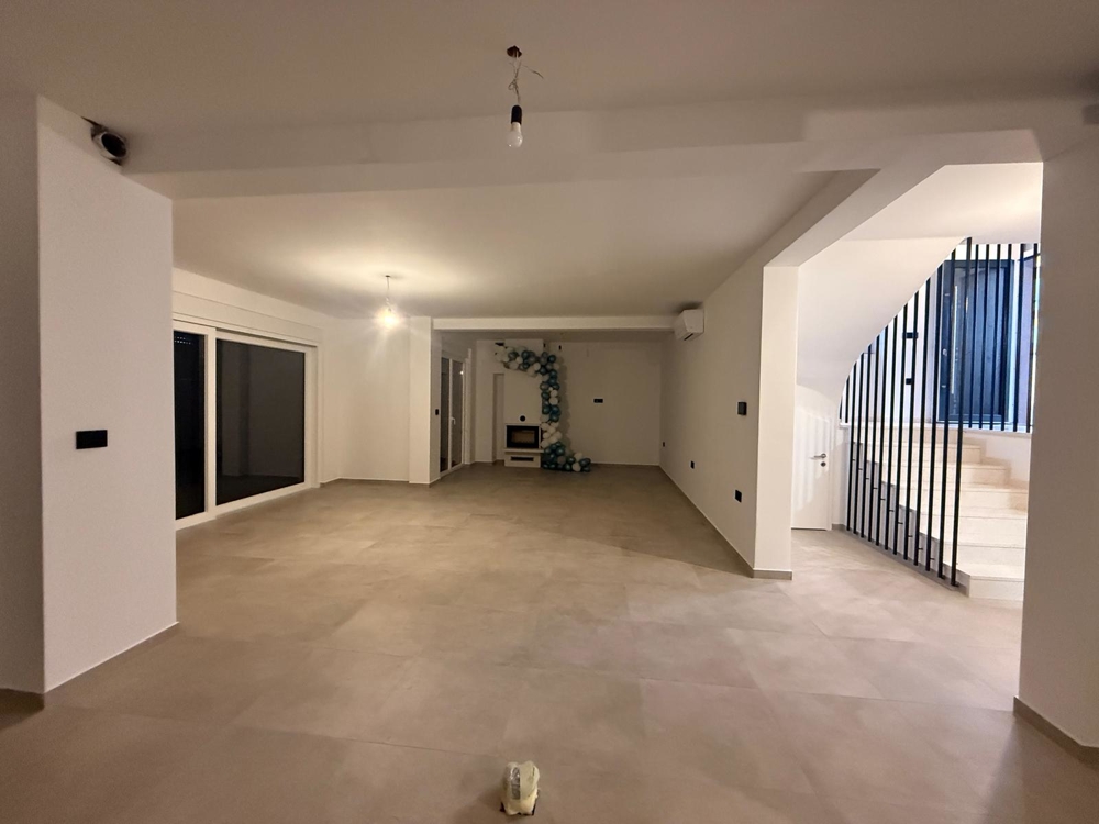 Moderní obytný prostor H2926 v přízemí vily na Pagu v Chorvatsku.