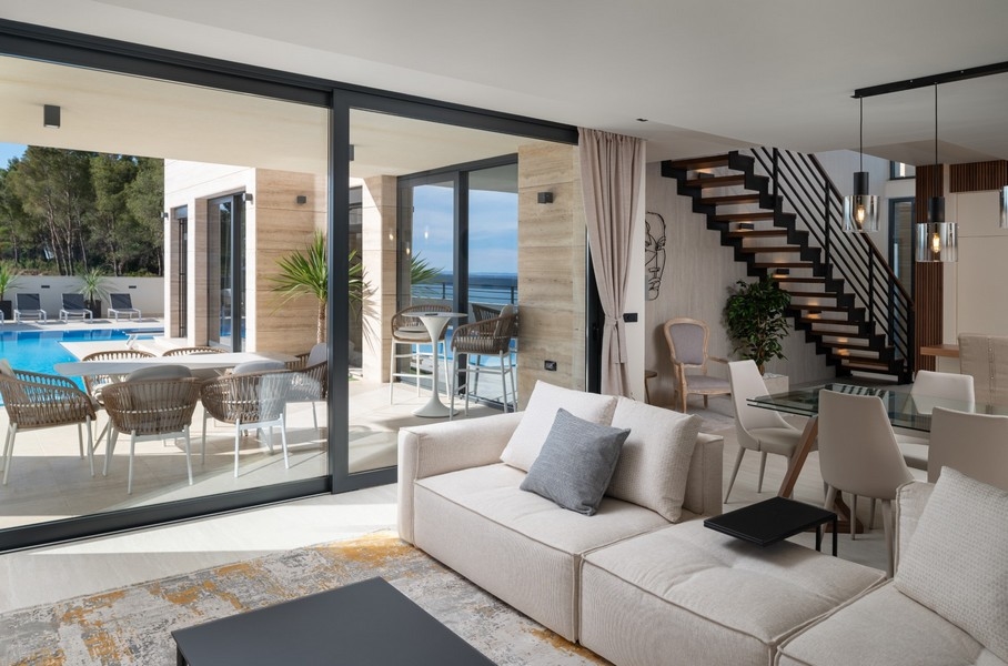 Vila na prodej v Razanac, Zadar, Chorvatsko - Obývací pokoj se vstupem na terasu