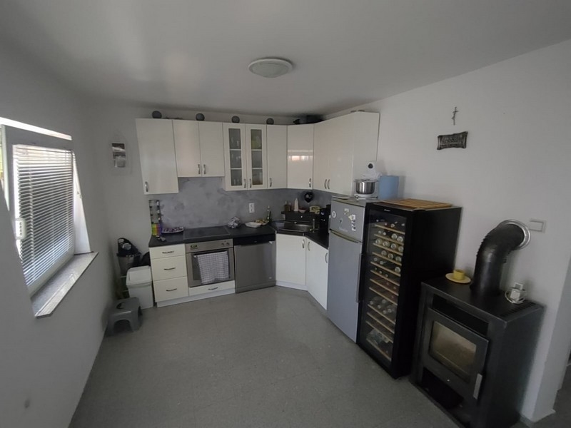 Moderní kuchyně v domě, prodejní místo pro koupi domu v Chorvatsku