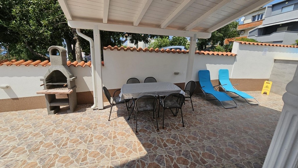 Moderní koupelna ve zrekonstruovaném dvojdomku s výhledem na moře v Dramalj, Crikvenica