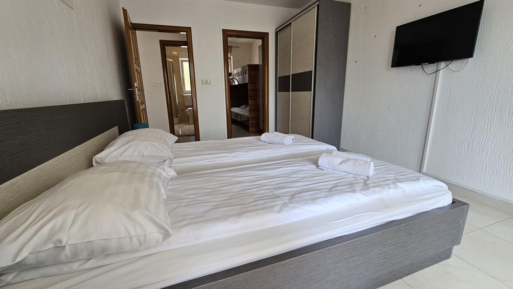 Dvoulůžkový pokoj s přímým přístupem do koupelny ve zrekonstruovaném dvojdomu v Dramalj, region Crikvenica