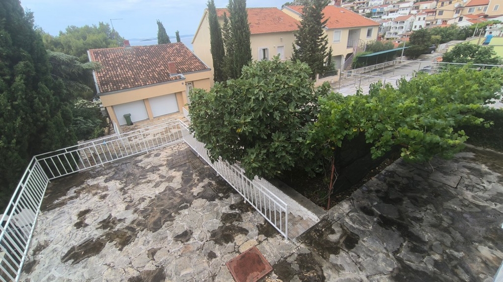 Dům s velkou terasou